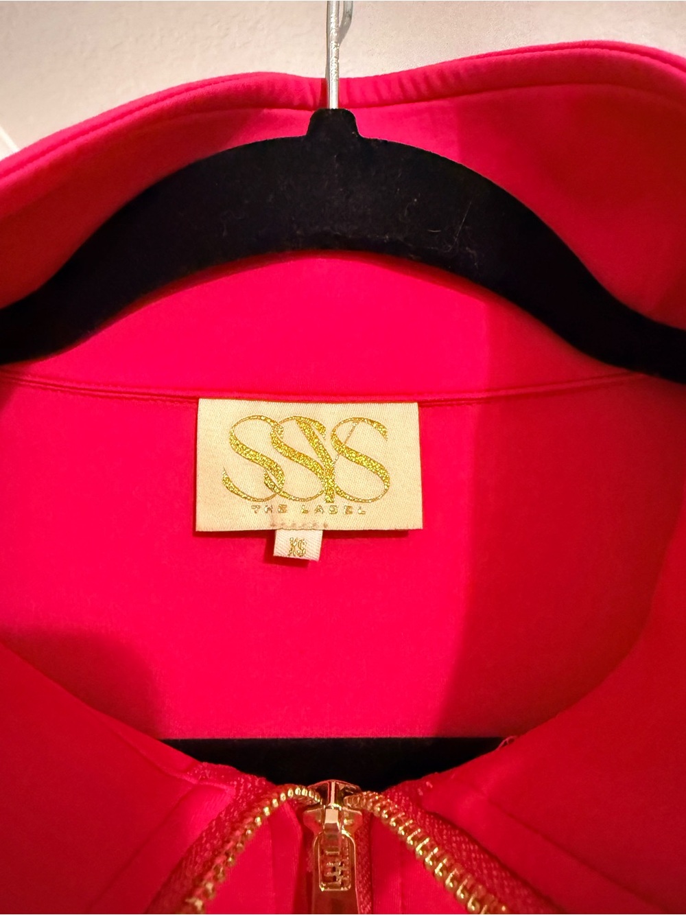 NWOT SSYS Quarter Zip Scuba Sleeveless Top In Hot Pink - Picture 3 of 3